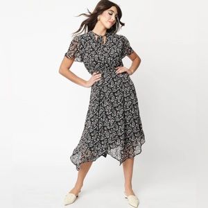 Unique Vintage Black & Light Pink Floral Midi Handkerchief Neck Tie Dress large